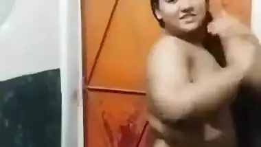 Bangladeshi Beautiful Sexy Chubby Girl Bathing