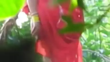 Voyeur sees the Desi woman and immediately film peeing porn video