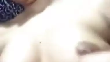 Desi sexy bhabi fing her pussy