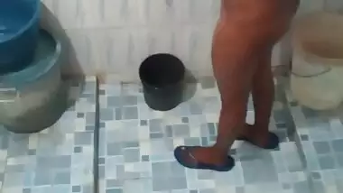 NEW SRILANKA PILIYANDALA GIRL BATHROOM HIDDEN VIDEO