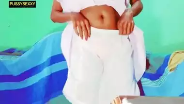 sri lankan girl anal sex with chicken legචිකන් කකුලෙන් සැප