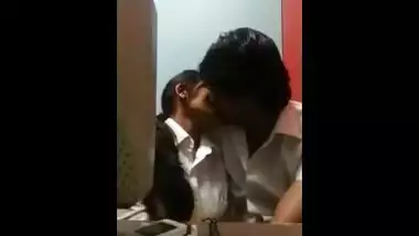 Free Indian porn videos teen girl with lover