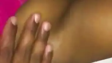 desi wife showing boobs and armpits in pink bra