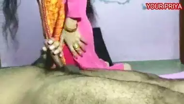 Neighbor ki natkhat bibi ko raat mai chodte hue desi bf