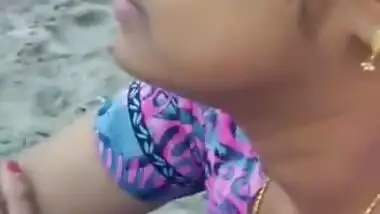 380px x 214px - Desi aunty bra visible in beach side indian sex video