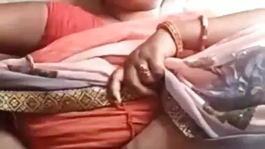 Today Exclusive -village Bhabhi Shows Her Boobs