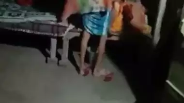 MMS video of Desi MILF in sari tempting father-in-law into XXX fucking