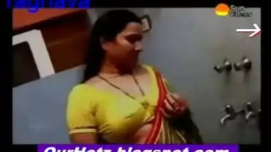 Marathi Zav - Mallu aunty seducing for romance in bathroom indian sex video