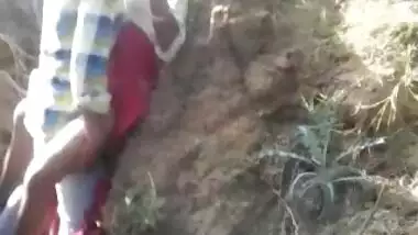 Adivasi girl outdoor sex MMS caught by a voyeur