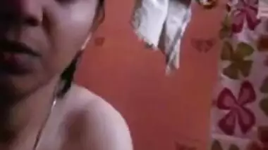 Naughty desi girl selfmade video leaked bathing