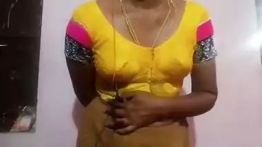 Desi milf – banana in vagina