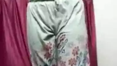 Gorgeous Bengali babe’s Bengali nude MMS video