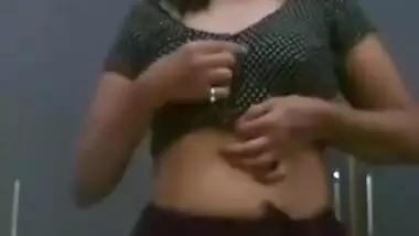 Desi aunty chetana for her young bf