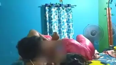 Madras aunty spread her legs wide to her driver