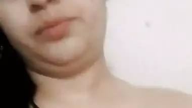 Unmarried lady exposing big boobs viral selfie
