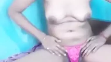 Desi aunty very horny (Must Watch)