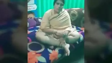  Dubmash Tamil by Tamil Aunty with flashing boobs