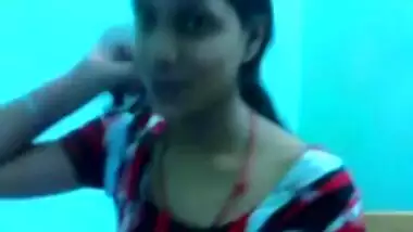 Skinny Indian chick loves to flash