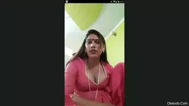 desi aunty clevage show