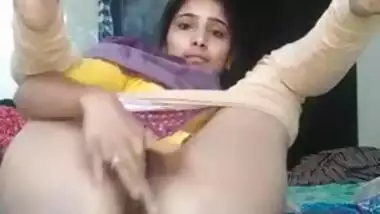 Cute Indian Girl Fingering New Leaked MMS