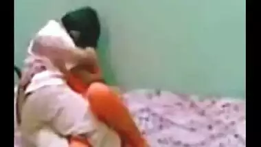 Hidden cam mms sex scandal of desi bhabhi leaked online!