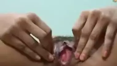 Desi woman has hairy pussy to expose on camera in the XXX video MMS