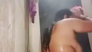 Hot Desi Bhabi Live Bathing Vdo