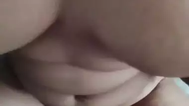 Guy fucks his sexy GF’s shaved pussy in desi sex