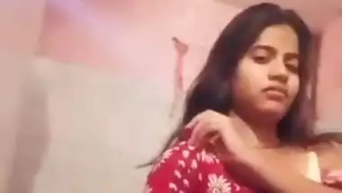 Desi girl show her big boob