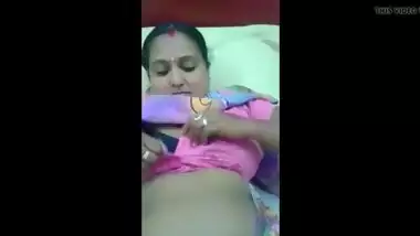 Tamil Aunty with young neighbour 