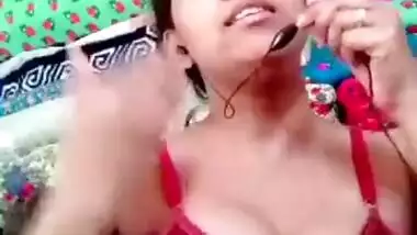 Desi sexy bhabi on cam with bra