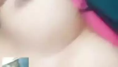 Hot look Desi Clg Girl Showing her Boobs on Video Call New Leaked Mms