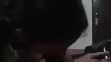 Paki bhabhi sucking hubby friend and getting her lusty pussy fucked doggy