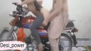 Devar Bhabhi - Hot Gf Ko Bike Par Choda