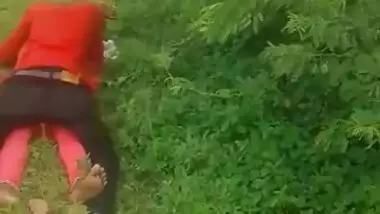 Desi lovers outdoor sex caught red handed