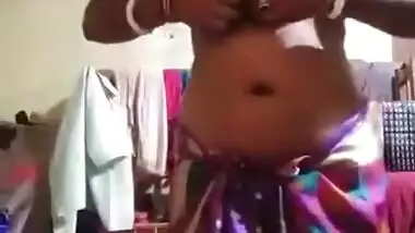 Boudi Shows her boobs and pussy