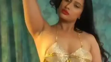 super maal in yellow bra