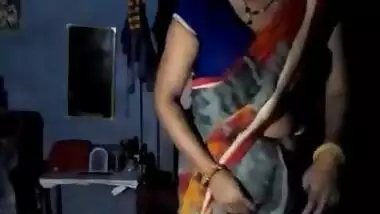 Desi Bhabhi Showing Her Pussy