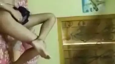 Slim Bengali girl spreads legs to have XXX sex with her Desi BF