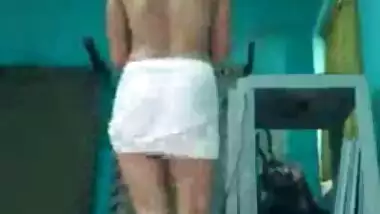 Mallu hot girl in white lungi stripping video