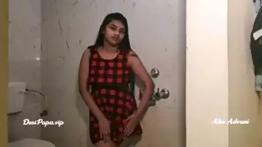 tamil college girl alia advani taking shower