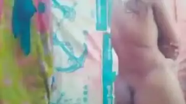 Desi girl bathing video