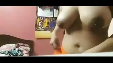 Big boobs desi wife nude show in transparent saree