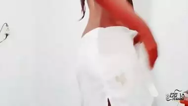 Sri Lankan In Teen Girl Period Cam Showකුණුහරැප නංගි ජම්බු ගහෙන් වැටිලා