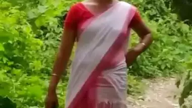 Assamese village wife pussy filmed by lover in jungle