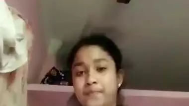 Cute Desi Girl Showing her Boobs and Pussy Full Clip