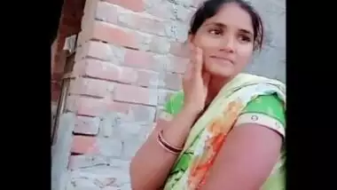 Firshttimesex - Hot housewife sanjana desai showing her navel belly botton in saree indian  sex video