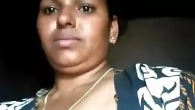 Desi Mom Showing Boobs