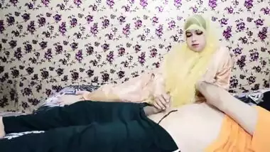 Bangladesh xxx video of Hijabi sister and her brother