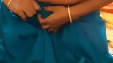 Sexy Bhabi Wearing Saree